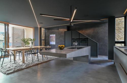 Woodstock Villa | Contemporary home in historic town
