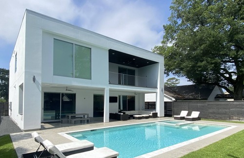 Garden Oaks House | Contemporary Home with Pool/Spa