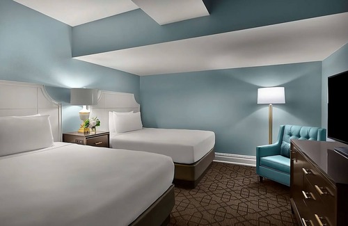 Central West End Hotel | Contemporary Hotel in Central West End District! 3 Spaces, Parking, Outdoor Pool