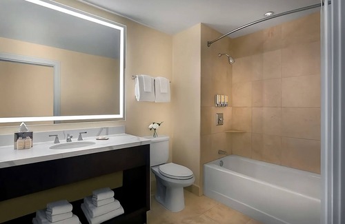 Central West End Hotel | Contemporary Hotel in Central West End district! 3 Spacious Spaces Parking, Pool