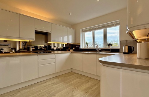 Dyffryn Ardudwy House | Contemporary House, distant sea views and lovely sunsets.