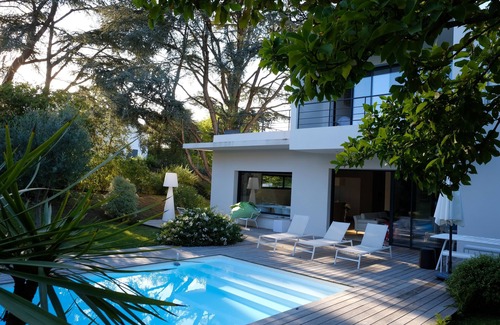 Biarritz Villa | Contemporary house opening onto a large, quiet terrace close to the beach