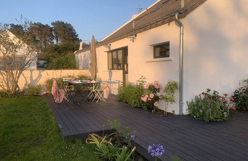 Le Palais House | Contemporary house with garden and terrace near the beach