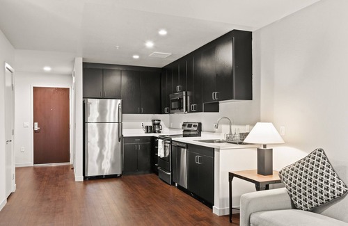 Inner Mission House | Contemporary large 1BR, in unit Washer/Dryer, FREE parking with all amenities!