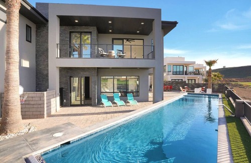 Hurricane House | Contemporary Lux ~ Private Poo&Spa Scenic Golf