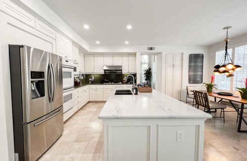 Turtle Ridge House | Contemporary Luxury: 5BD Villa w/Pool in Gated Newport Coast