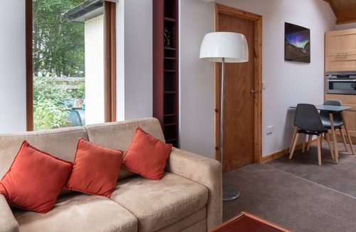 Glenmorangie Apartment | Contemporary One Bedroom Apartment Close To All Amenities In Conservation Area
