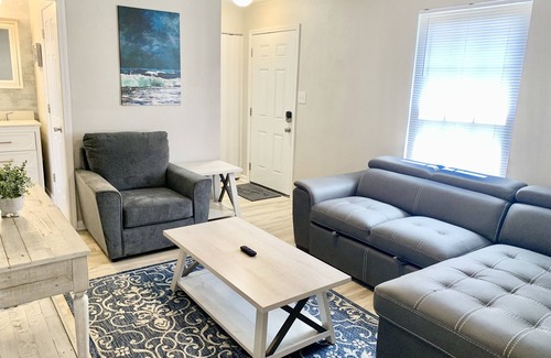 Kokomo Condo | Contemporary One Bedroom Condo