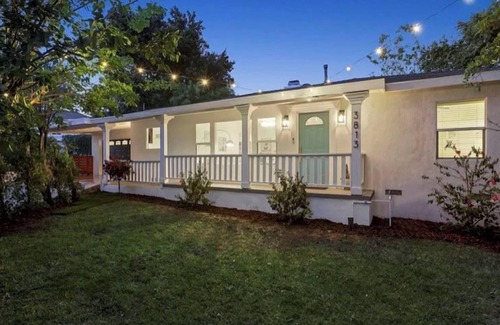 Crescenta Highlands House | Contemporary Peaceful home in Glendale Hills