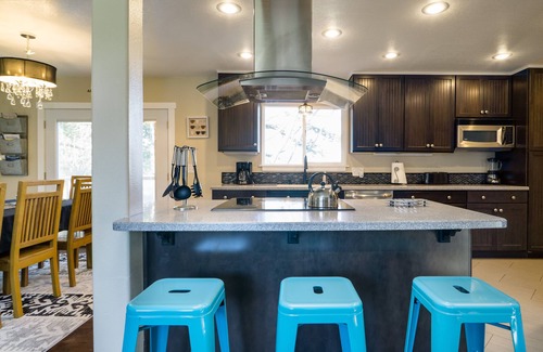Hazelwood House | Contemporary Portland Home - 15 minutes to Everything - King Bed