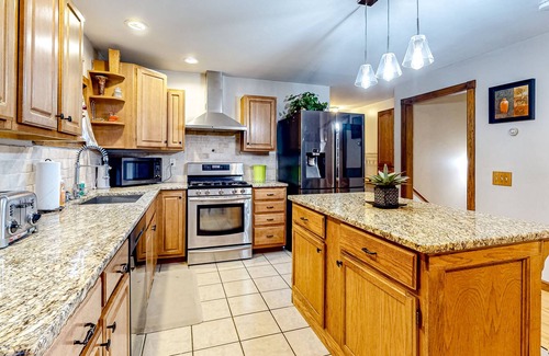 Eden House | Contemporary ranch with birch wood flooring, grill, & jetted tub - near skiing