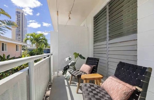McCully - Moiliili Apartment | Contemporary & Renovated Honolulu Suite w/AC