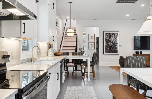 Historic Downtown Savannah House | Contemporary Savannah Retreat | Near Forsyth Park