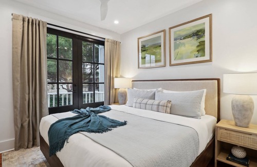 Historic Downtown Savannah House | Contemporary Savannah Retreat | Near Forsyth Park