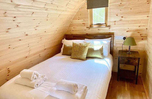 Alford Cottage | Contemporary, spacious and stylish retreats with one double bedroom and one twin bedroom.