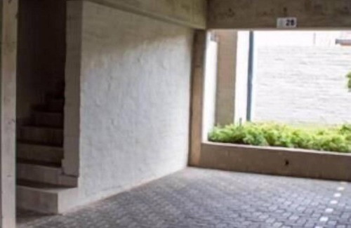 Menlo Park Apartment | Contemporary Spacious & Comfortable Apartment