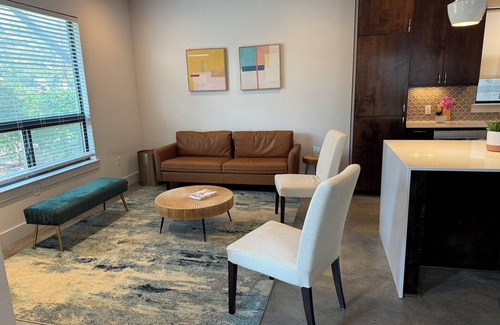 Red River Cultural District House | Contemporary & Spacious Rental Near Downtown & UT: Perfect for Short Stays!