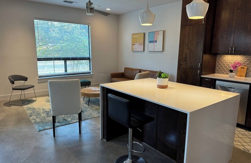 Red River Cultural District House | Contemporary & Spacious Rental Near Downtown & UT: Perfect for Short Stays!