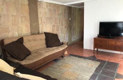 Ekurhuleni Apartment | Contemporary Stay at Giraffe Cottage