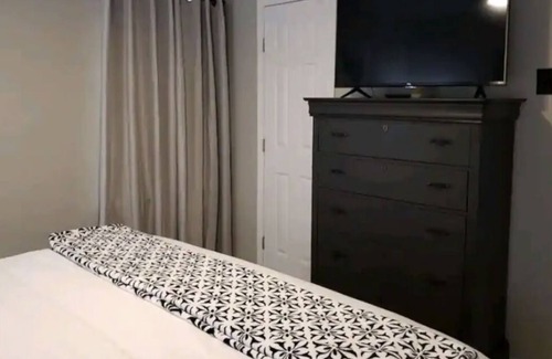 Pasadena House | Contemporary Stay in Pasadena