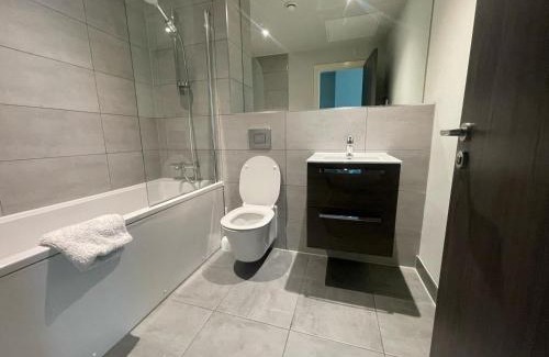 Bracknell Apartment | Contemporary Studio with free Parking in Bracknell