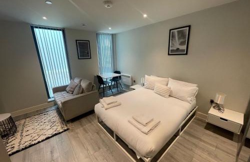 Bracknell Apartment | Contemporary Studio with free Parking in Bracknell