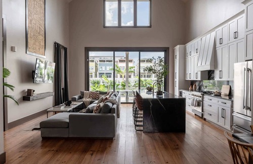 Faubourg Lafayette Hotel | Contemporary Unit With Heated Pool & Hot Tub