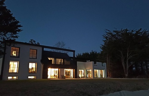 Laille Villa | Contemporary villa 5* - 15p - Indoor pool & Cinema - Rennes
