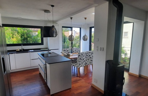 Hyeres City Centre Villa | Contemporary villa with jacuzzi, quiet, close to town and beaches