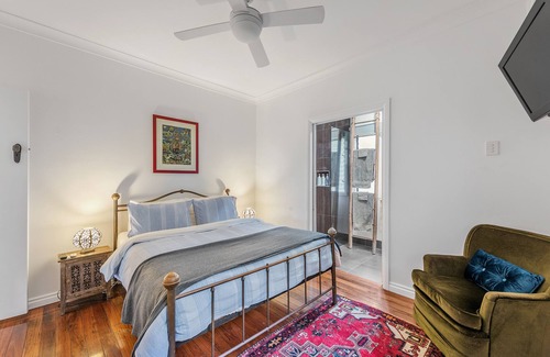 Paddington House | Contemporary Vintage ~ 3Bed/3Bath/2Car/ Pool+Views