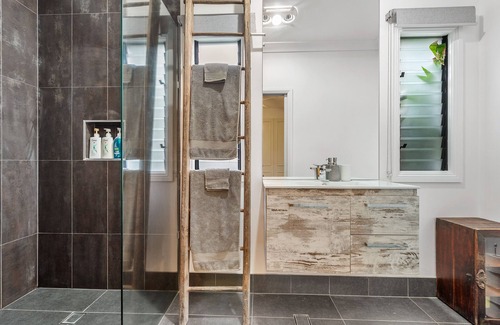 Paddington House | Contemporary Vintage ~ 3Bed/3Bath/2Car/ Pool+Views