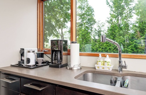 Hillsmere House | Contemporary waterfront 4BR home close to downtown Annapolis - stunning water views w/private dock/pier/private pool and kayaks.