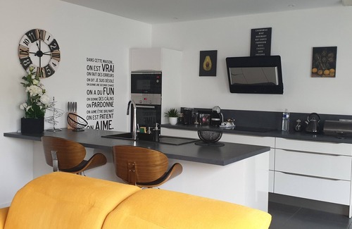 Quartier d'Orbigny House | Contemporary with swimming pool near the beach
