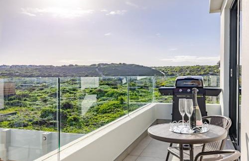 Bloubergstrand Apartment | Contemporary Zen Studio, Bloubergstrand