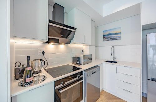 Bloubergstrand Apartment | Contemporary Zen Studio, Bloubergstrand