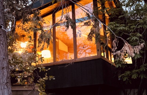 Three Rivers Cabin | Contemporarycabin inthe wilderness ofSequoiaNP Great stargazing.Pets Kiddos Free