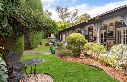 Hepburn Springs House | Continental House - A large historical 13 Bedroom house built in 1920s