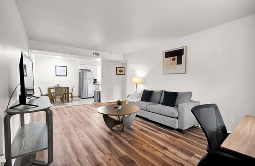 Newburgh Apartment | Contract worker retreat!