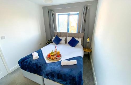 Milton Keynes House | Contractor Accommodation Specialist, 3 bedroom house with FREE Parking, Wifi & Netflix!