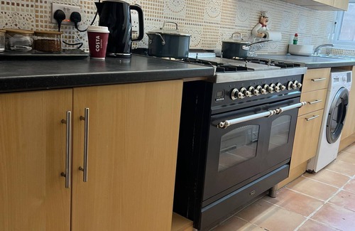 Newham House | π οΈ Contractor, Professional and Family Accommodation β
Short or long stays