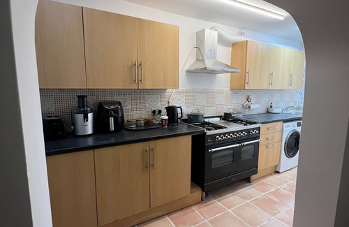 Newham House | π οΈ Contractor, Professional and Family Accommodation β
Short or long stays