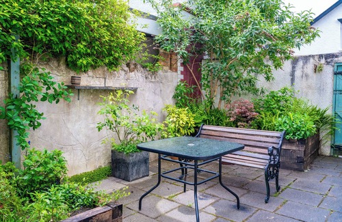 Canton Apartment | Contractors/Family House Garden+Freeparking+Games
