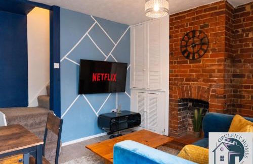 Reading House | Contractors Pad - 4 Bed Town House - Cent Reading - Free Parking
