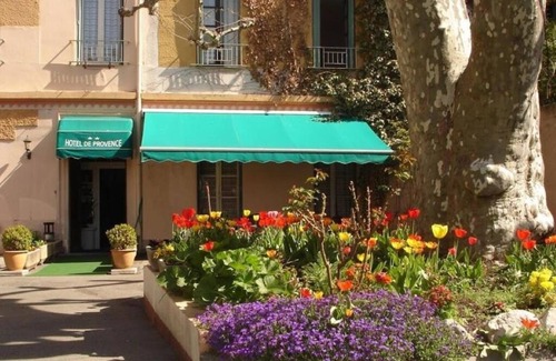 Digne-les-Bains Hotel | Convenience & Comfort! Close to Verdon Natural Regional Park