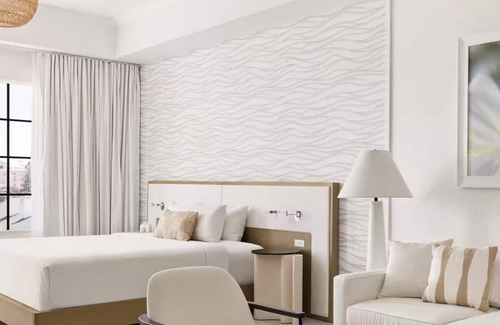 St. Pete Beach Hotel | Convenience & Comfort! 4 Relaxing Units! Pool, Pets Allowed, Rooftop Bar!