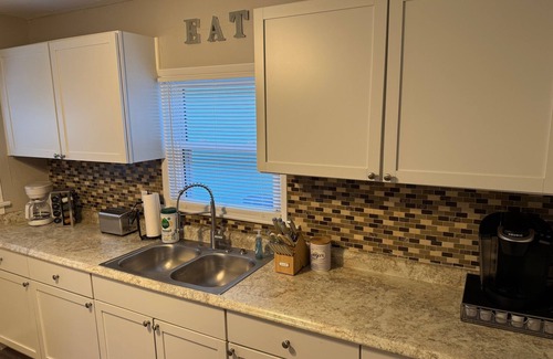 Dayton House | Convenient 2-bedroom ranch with AC and WiFi in Dayton