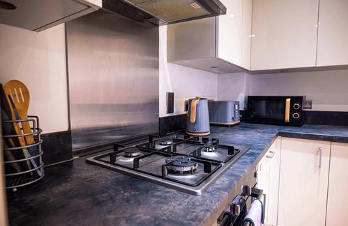 Crawley City Centre Apartment | Convenient 2 Bedroom Apartment in Crawley