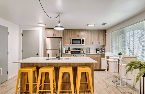 Downtown Salt Lake City Apartment | Convenient 2BR Apt w Parking Near Downtown SLC