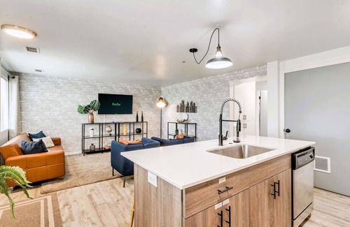 Downtown Salt Lake City Apartment | Convenient 2BR Apt w Parking Near Downtown SLC