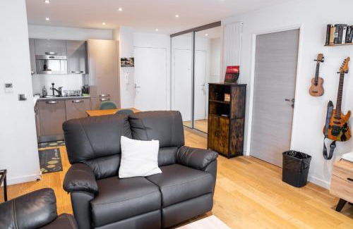 Noisy-le-Grand Apartment | Convenient 2BR Apt near subway